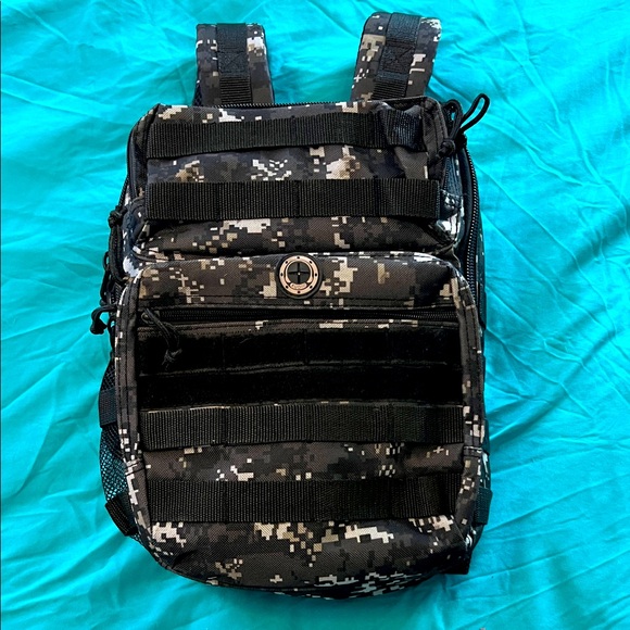 🔥DARK GREY DIGITAL CAMO MULTI POCKET BACKPACK NWOT - Picture 1 of 6